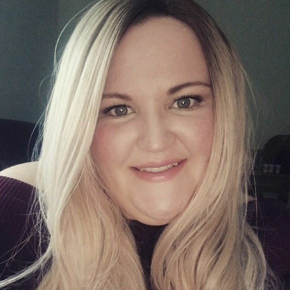 Meet your Posher, Erica - Picture 1 of 8